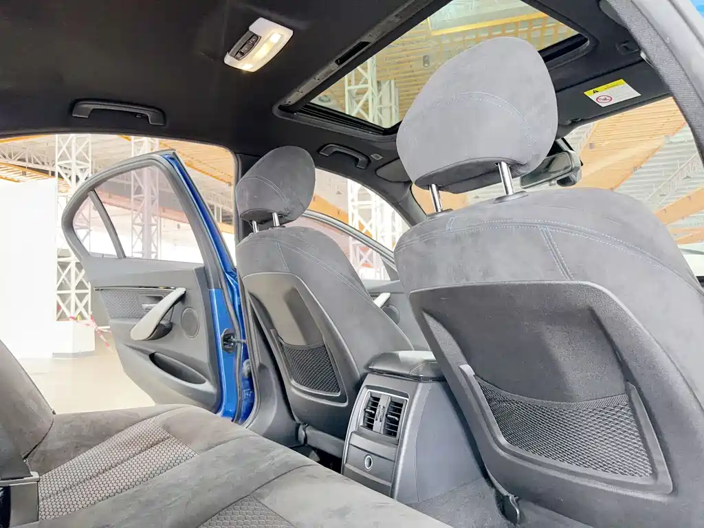 BMW 3 Series 2017 — фото 15