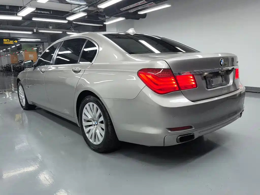 BMW 7 Series 2010 — фото 15