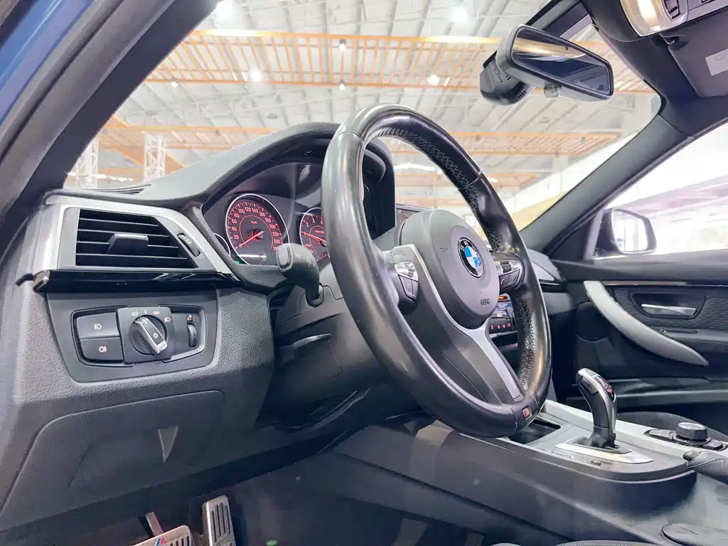 BMW 3 Series 2017 — фото 11