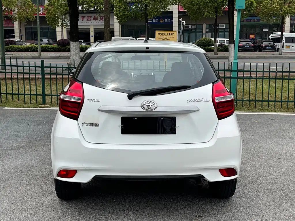 Toyota Yaris L 2021 — фото 7