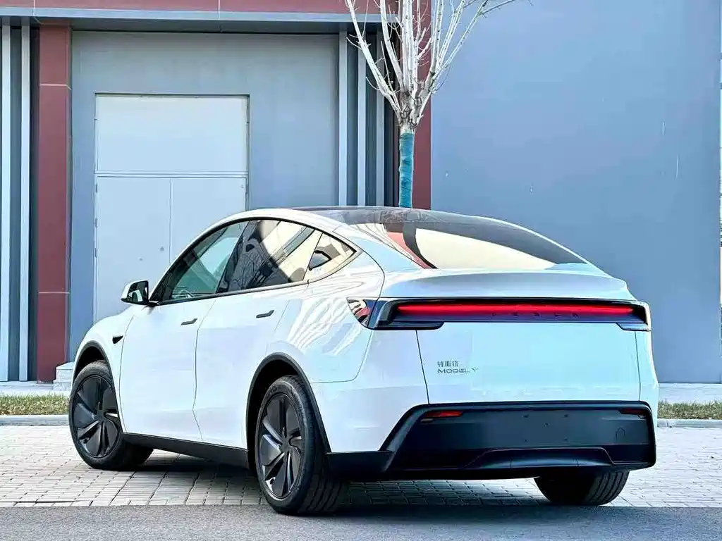 Tesla Model Y 2026 — фото 7