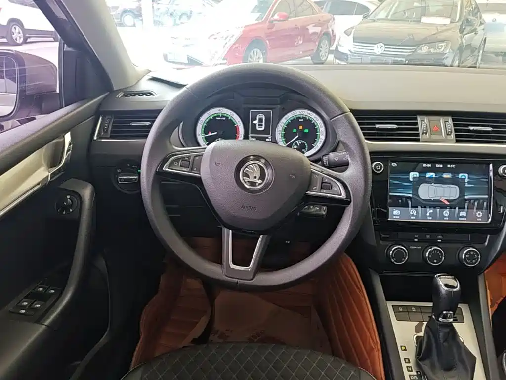 Skoda Octavia 2019 — фото 11
