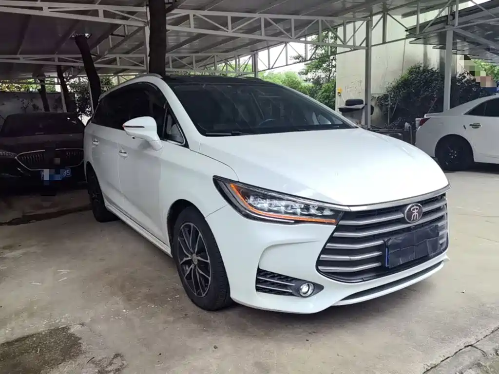 BYD MAX 2018