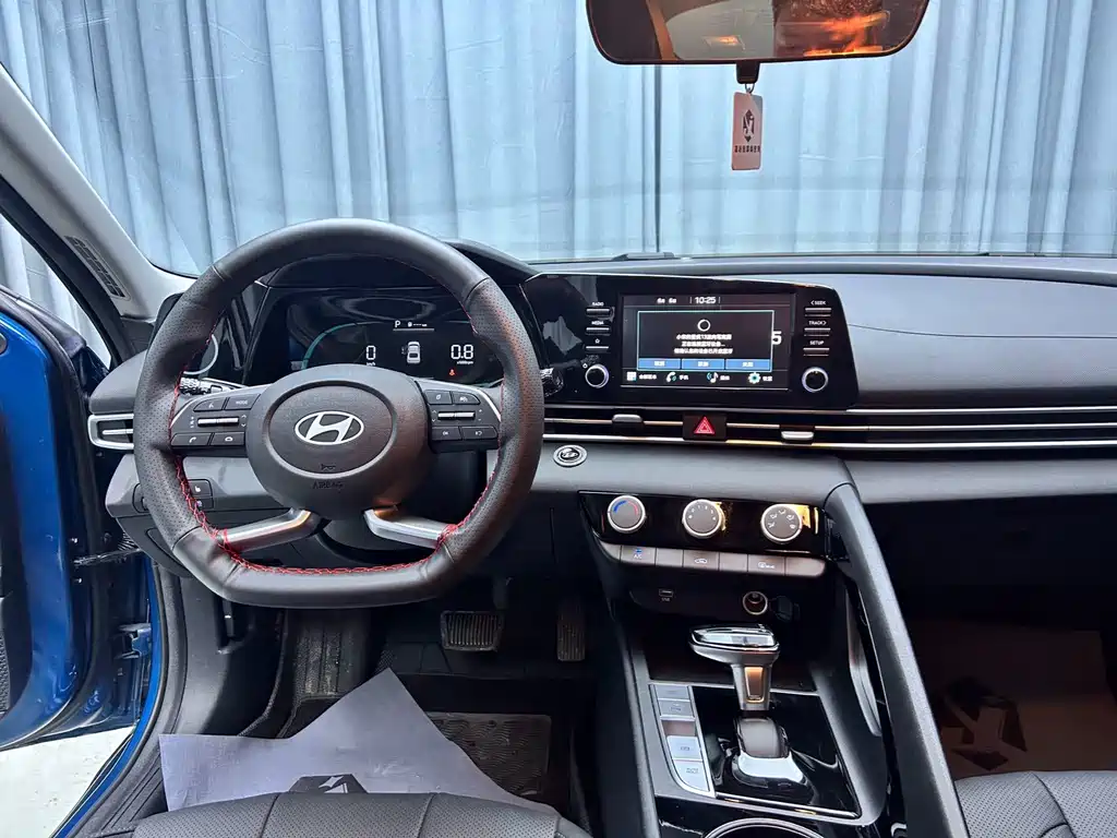 Hyundai Elantra 2023 — фото 12