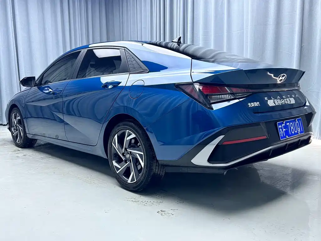 Hyundai Elantra 2023 — фото 17