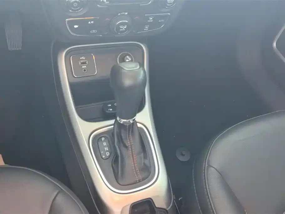 Jeep Compass 2017 — фото 16