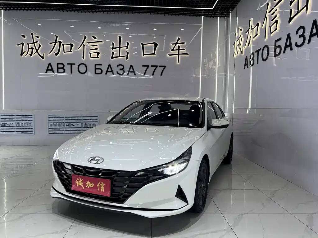 Hyundai Elantra 2024 — фото 1