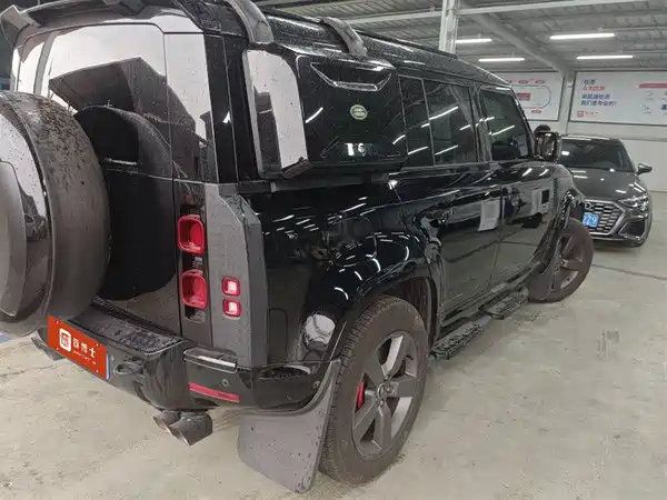 Land Rover Defender 2025