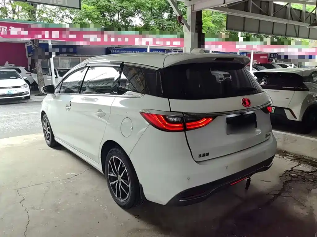 BYD MAX 2018