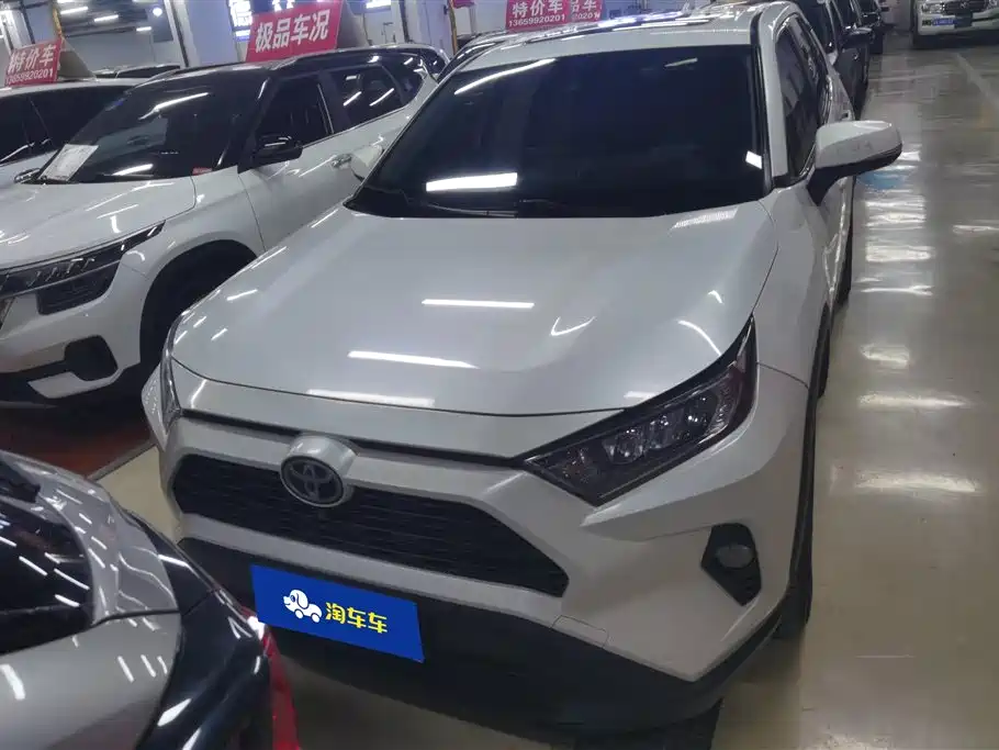 Toyota RAV4 2020 — фото 2