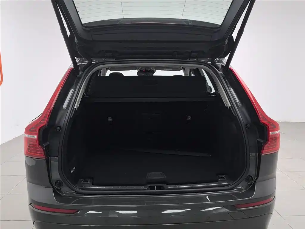 Volvo XC60 2019 — фото 16