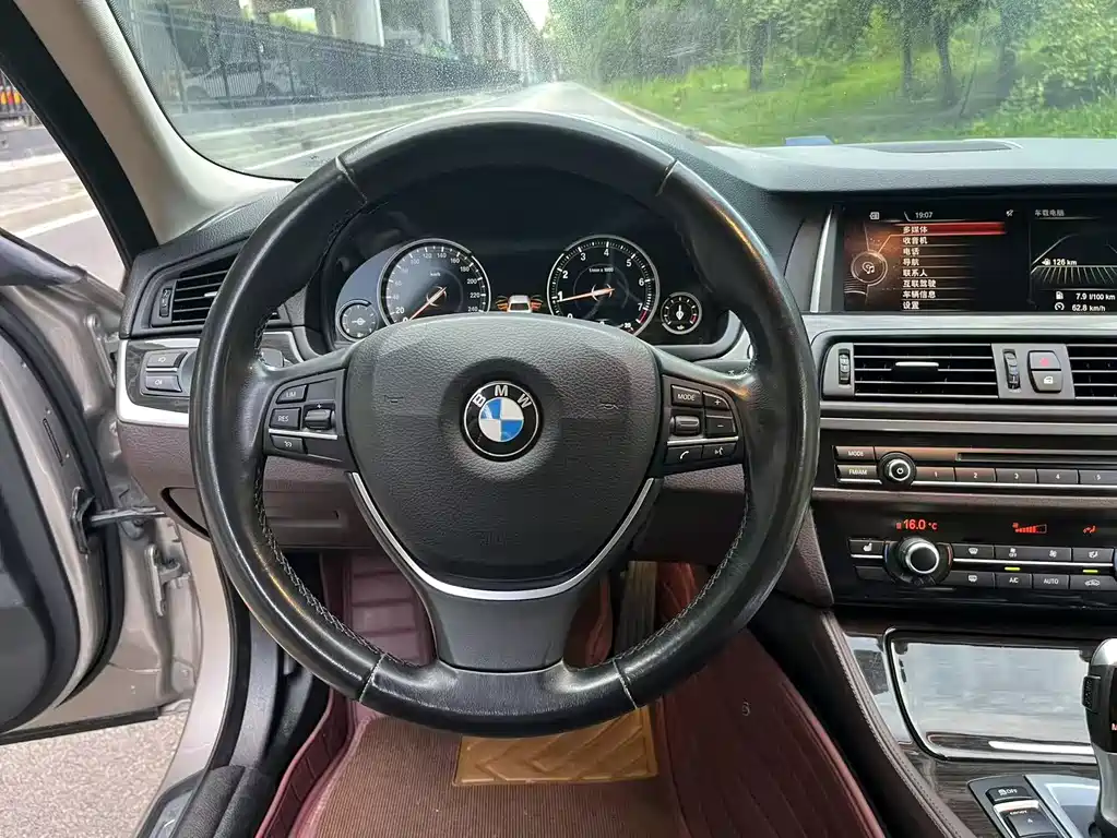 BMW 5 Series 2017 — фото 14