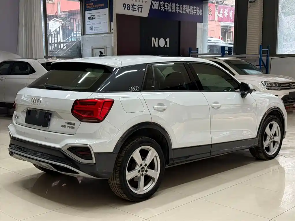 Audi Q2L 2022 — фото 4