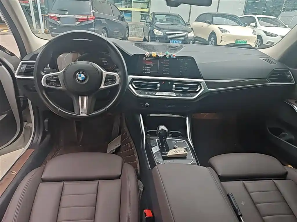 BMW 3 Series 2021 — фото 10