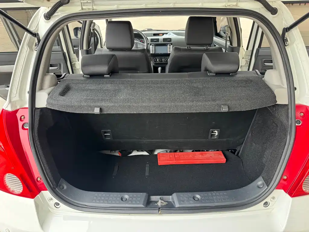 Suzuki Swift 2014 — фото 15