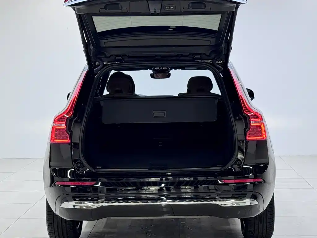 Volvo XC60 2023 — фото 5