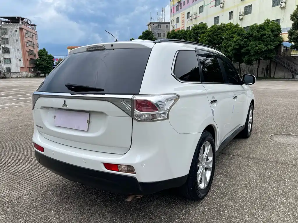Mitsubishi Outlander 2014 — фото 12