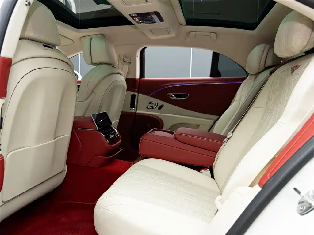 Bentley Flying Spur 2023 — фото 15