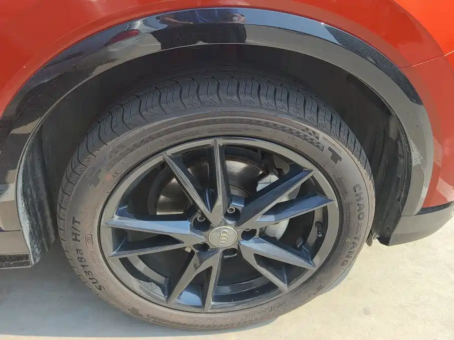 Audi Q2L 2019