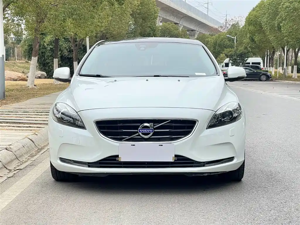 Volvo V40 2015 — фото 3