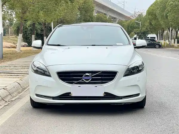 Volvo V40 2015