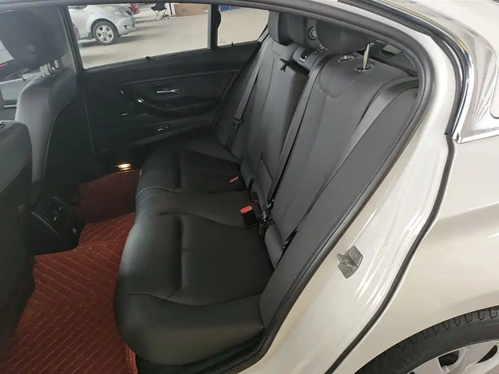 BMW 3 Series 2017 — фото 17