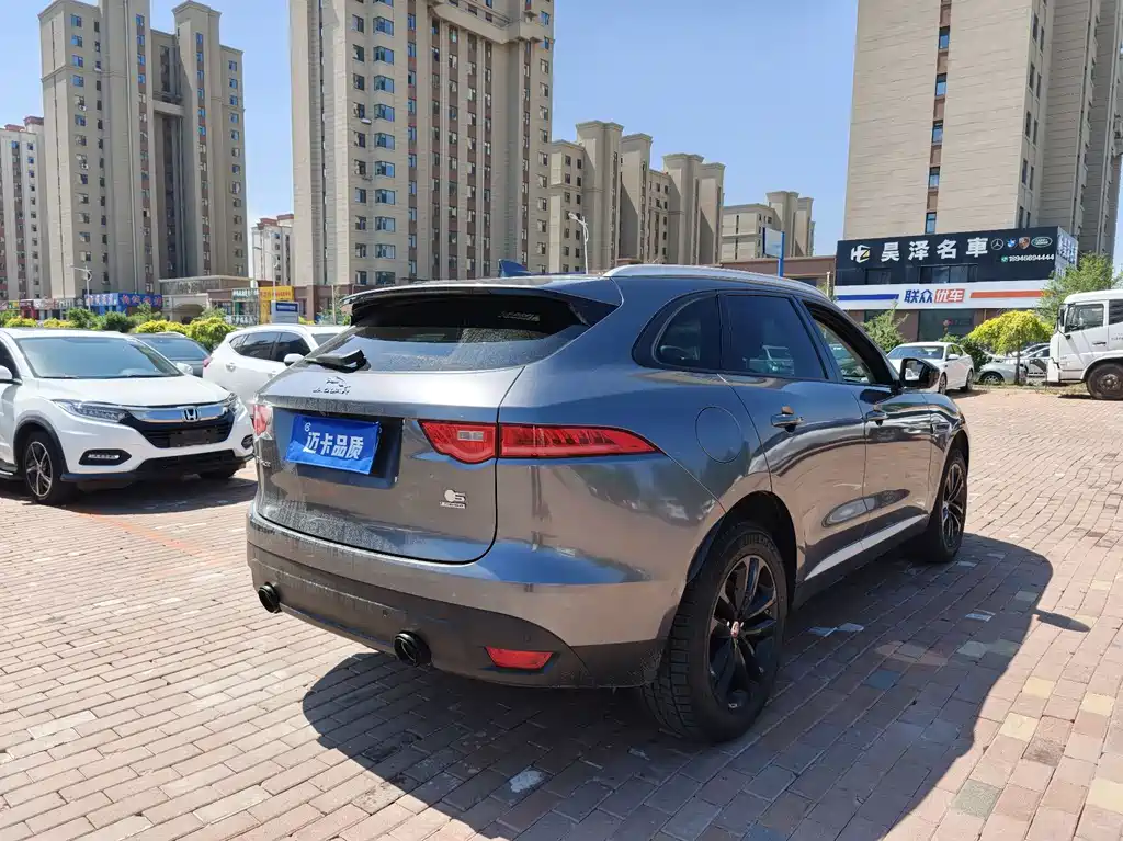 Jaguar F-PACE 2018 — фото 11