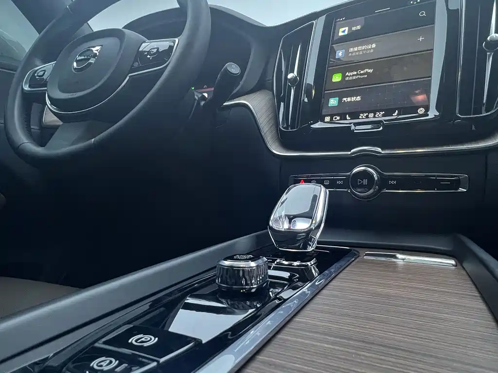 Volvo XC60 2022 — фото 18