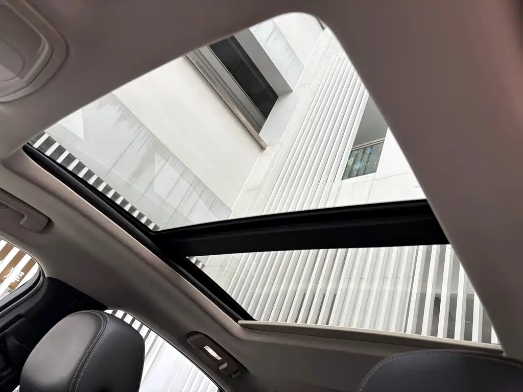 Cadillac XTS 2018 — фото 11