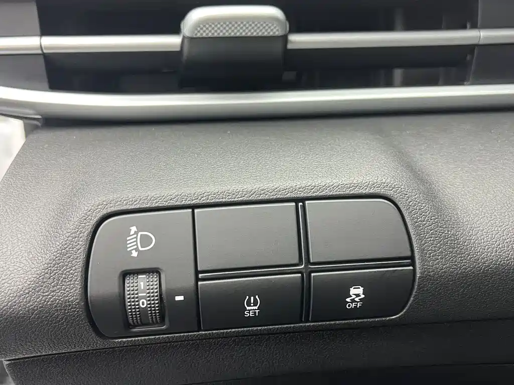 Hyundai Elantra 2023 — фото 15
