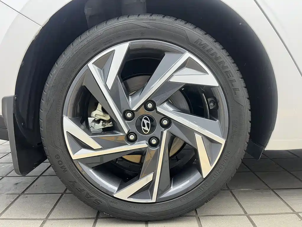 Hyundai Elantra 2023 — фото 21