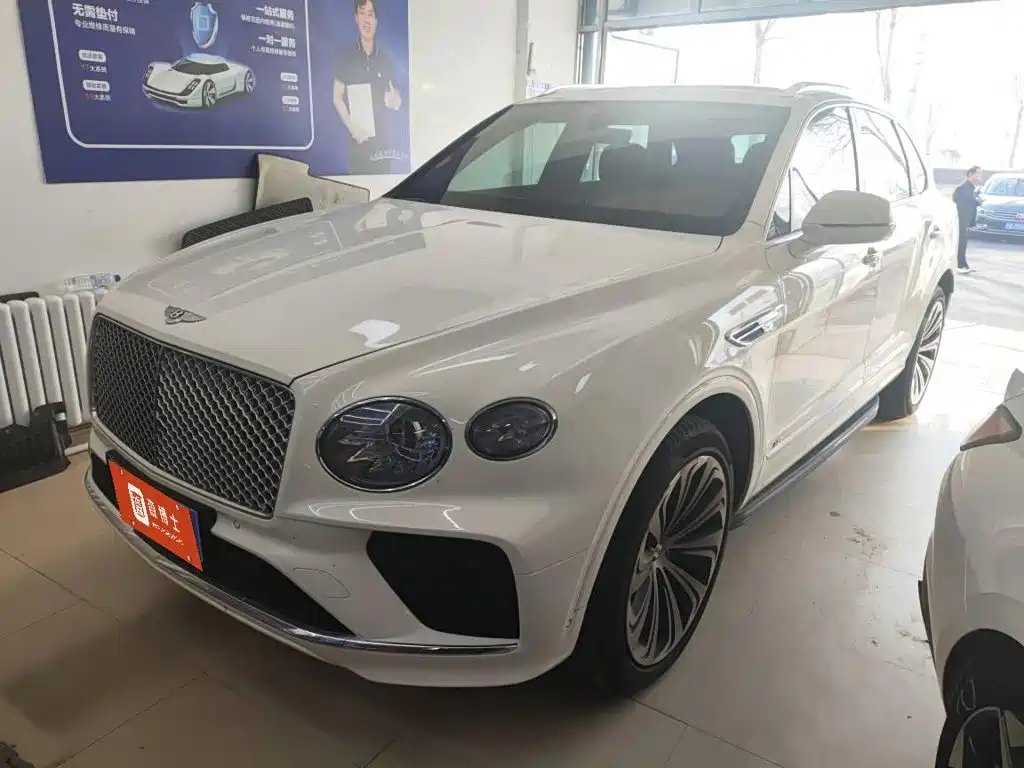 Bentley Bentayga 2022 — фото 1