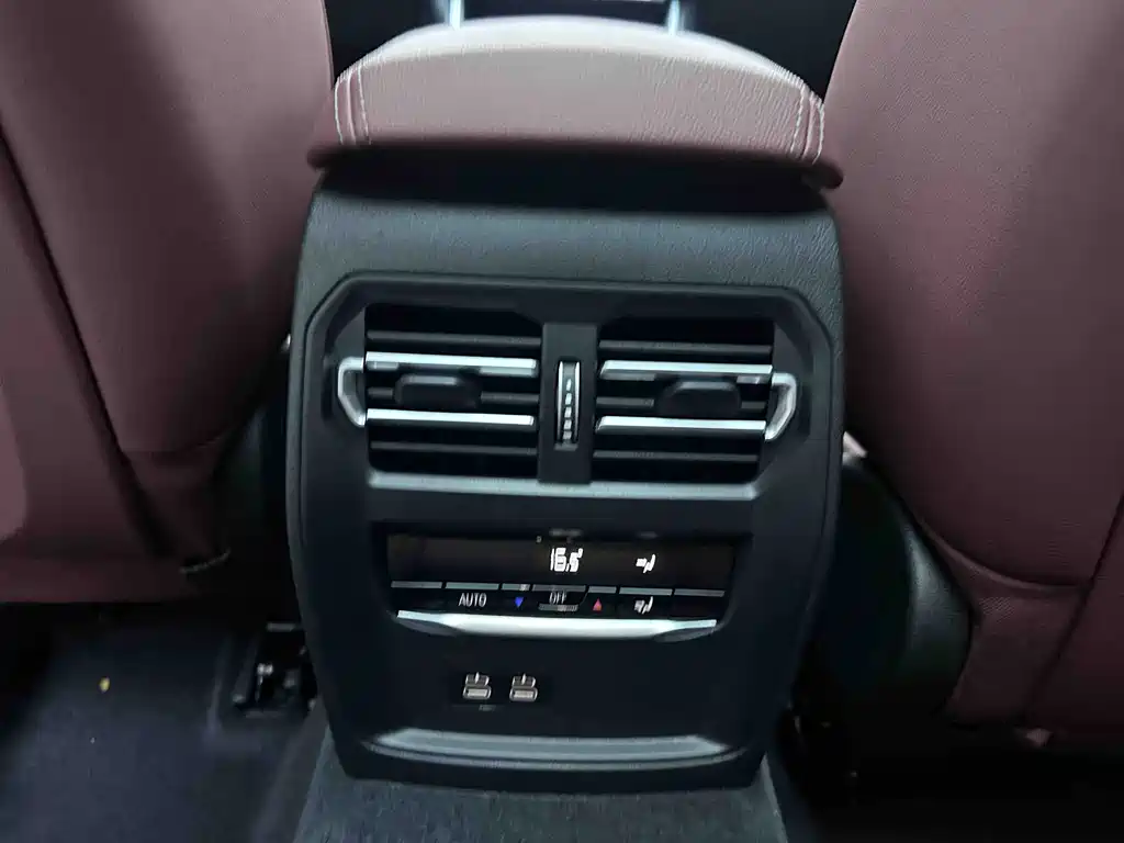BMW 3 Series 2023 — фото 19