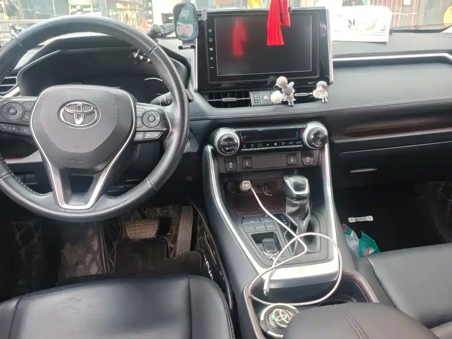Toyota RAV4 2020 — фото 12