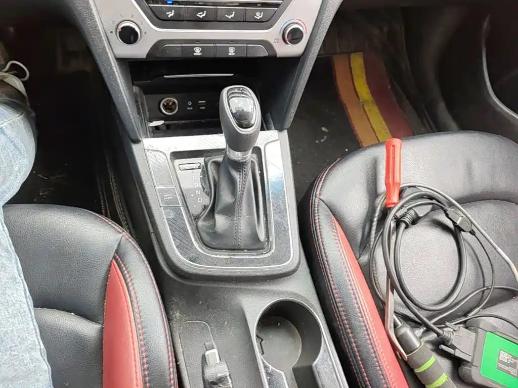 Hyundai Elantra 2018 — фото 14