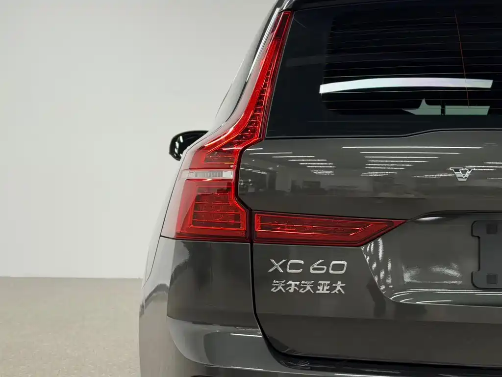 Volvo XC60 2019 — фото 15
