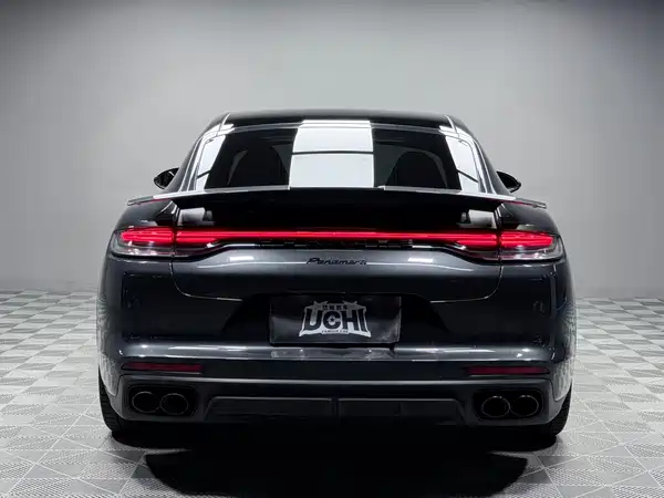 Porsche Panamera 2023