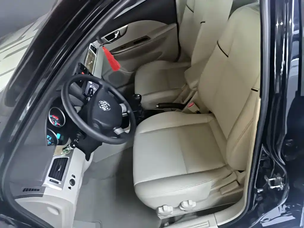 Buick Excelle 2015 — фото 15