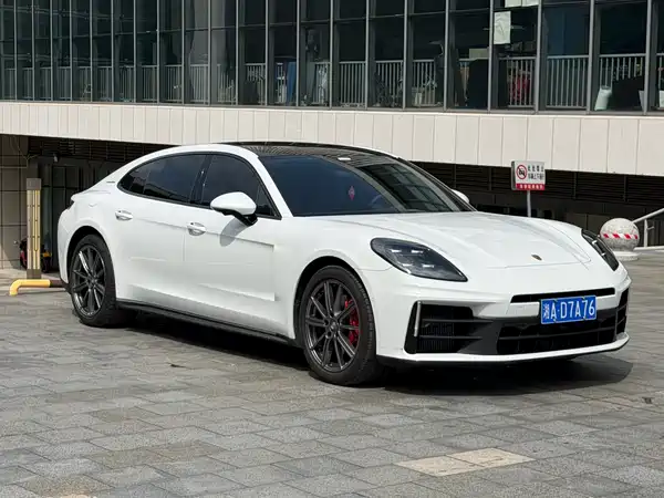 Porsche Panamera 2025