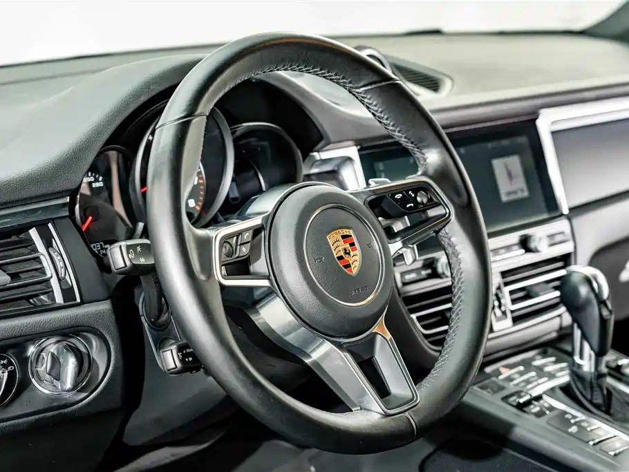 Porsche Macan 2019 — фото 10