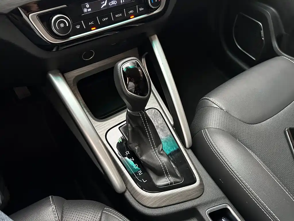 Geely Vision X3 2018 — фото 11