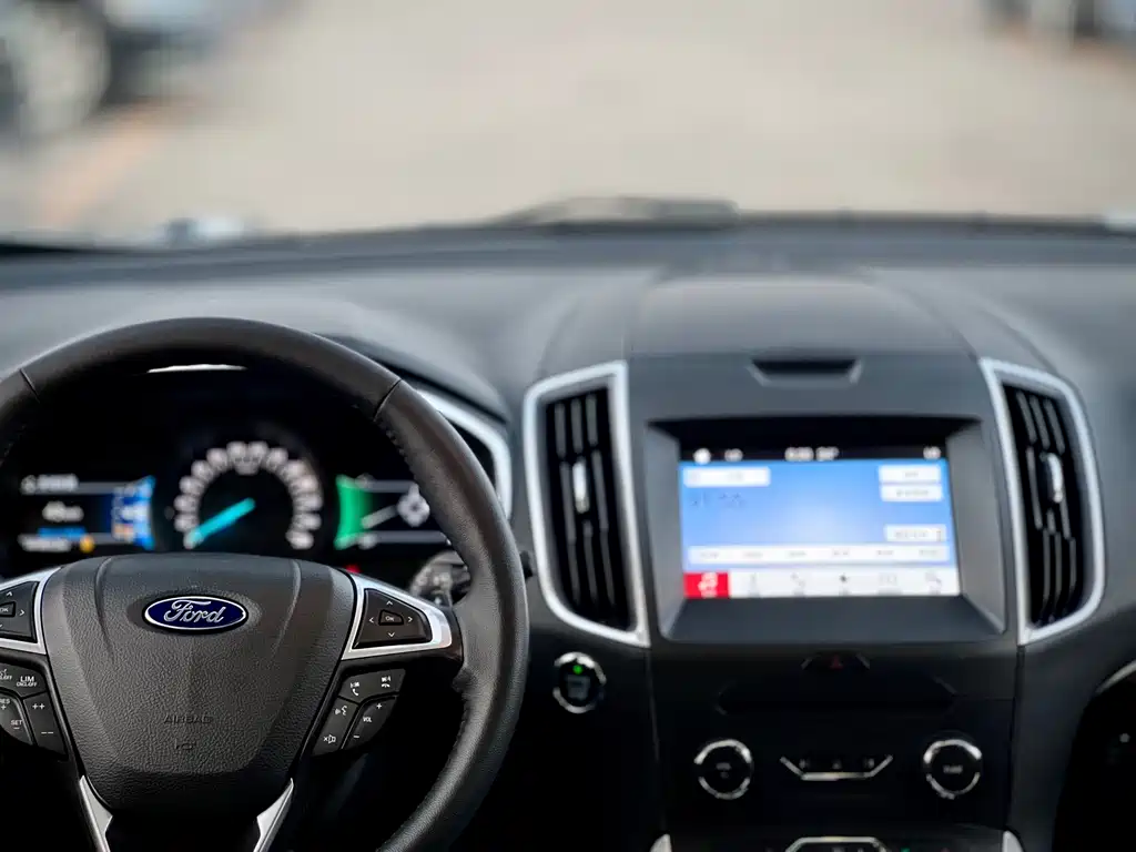 Ford Edge 2017 — фото 12
