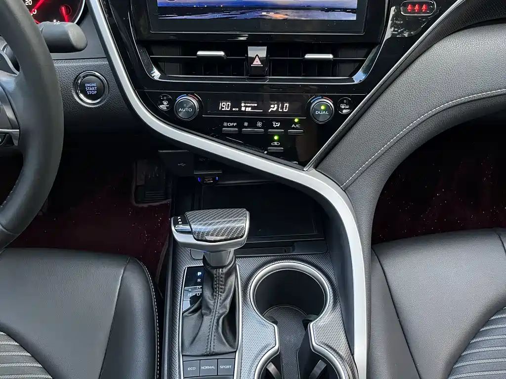 Toyota Camry 2023 — фото 10