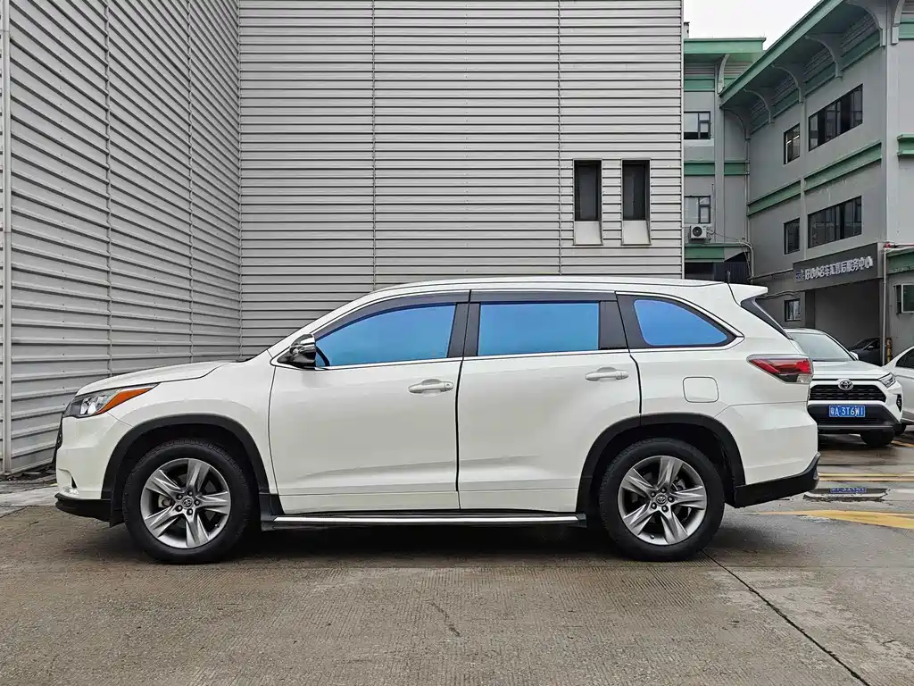 Toyota Highlander 2016 — фото 3