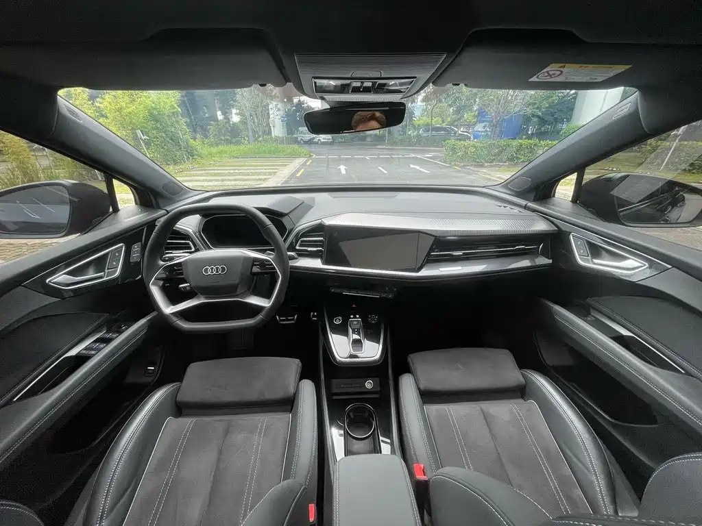 Audi Q4 e-tron 2023 — фото 22