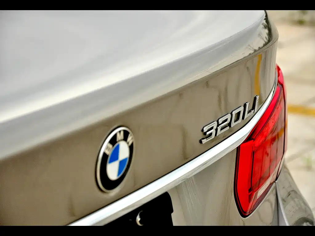 BMW 3 Series 2018 — фото 24