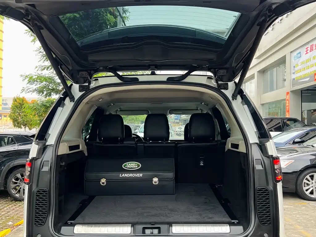 Land Rover Discovery 2018 — фото 11