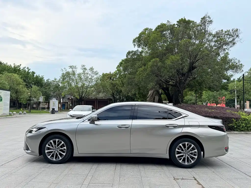 Lexus ES 2025 — фото 14