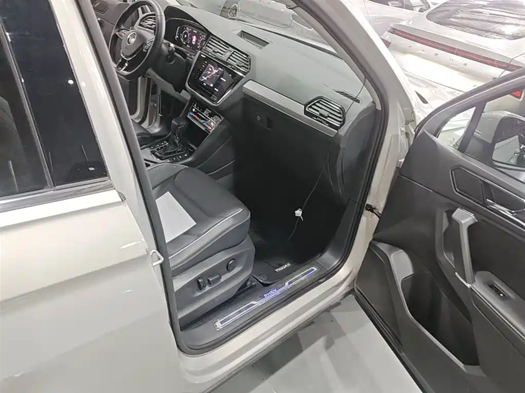 Volkswagen Tiguan L PHEV 2021 — фото 11