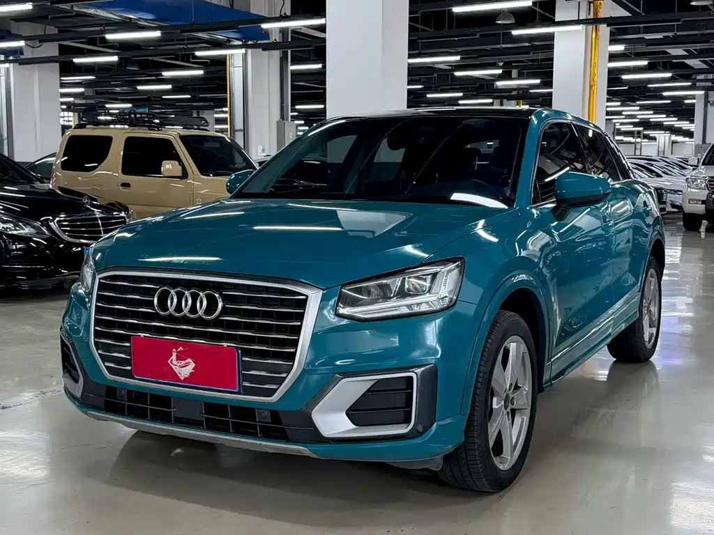 Audi Q2L 2019 — фото 1